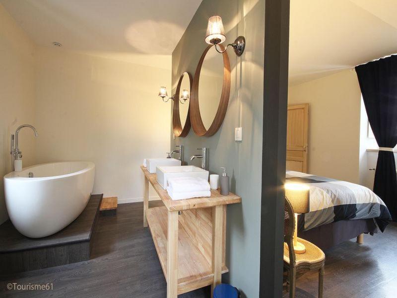 Le Manoir Du Ribardon Bed & Breakfast Neuvy-au-Houlme Eksteriør bilde